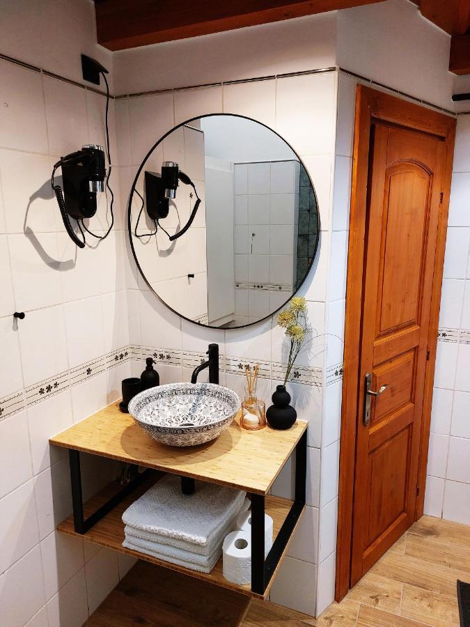 Square 16 Apartman - Absolutely Central Location With Self Check In โซมบ็อตเฮย์ ภายนอก รูปภาพ