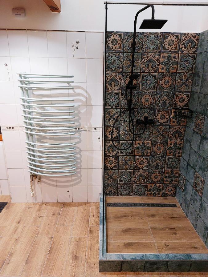 Square 16 Apartman - Absolutely Central Location With Self Check In โซมบ็อตเฮย์ ภายนอก รูปภาพ