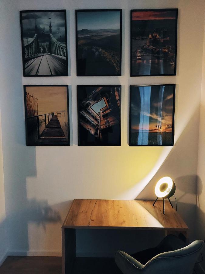 Square 16 Apartman - Absolutely Central Location With Self Check In โซมบ็อตเฮย์ ภายนอก รูปภาพ