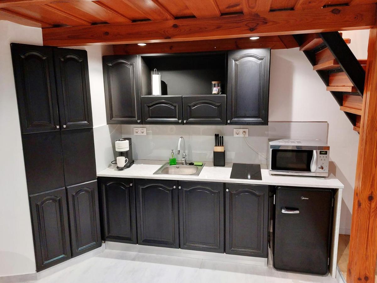 Square 16 Apartman - Absolutely Central Location With Self Check In โซมบ็อตเฮย์ ภายนอก รูปภาพ